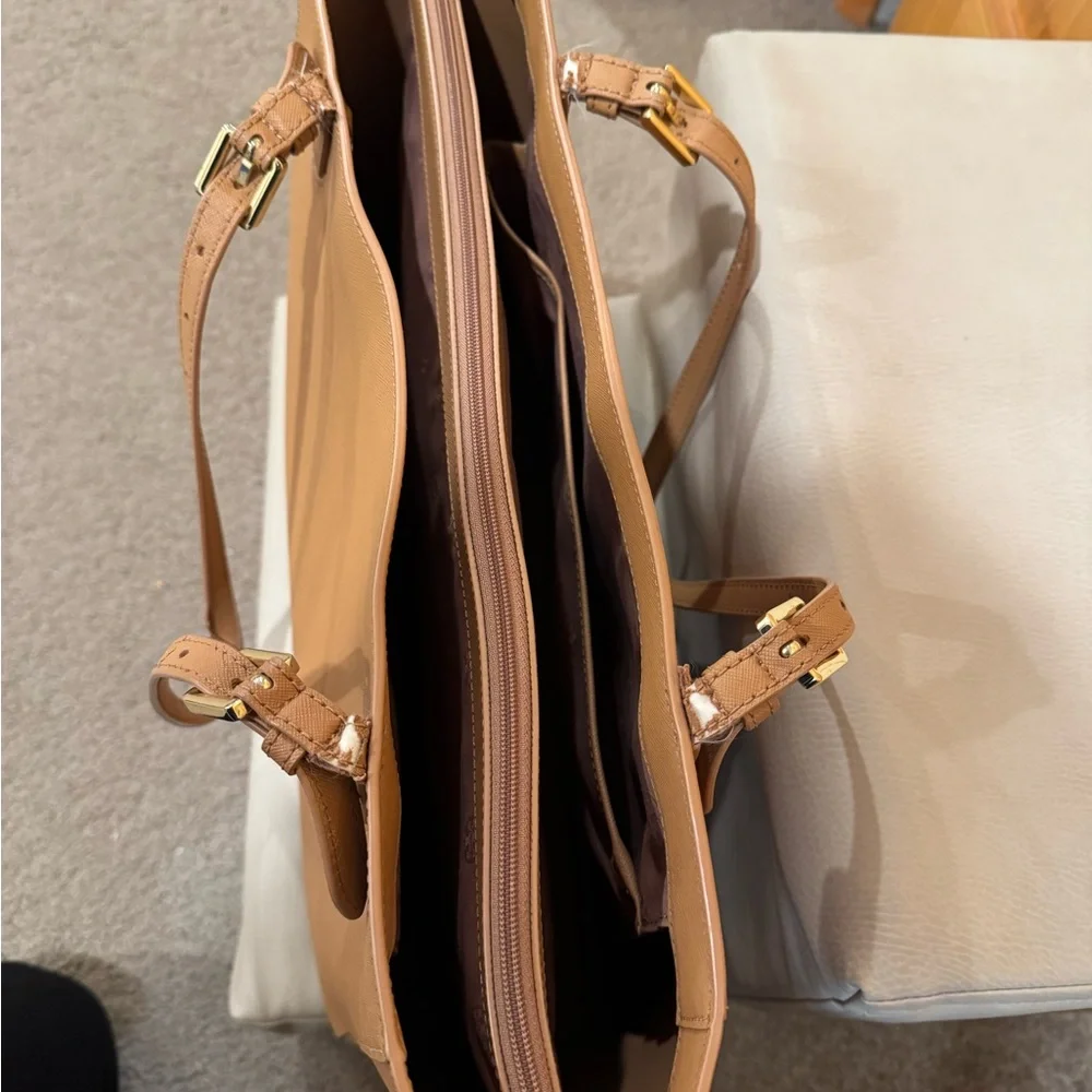 Tory Burch Caramel Leather Tote with Gold Logo - Picture 9 of 14